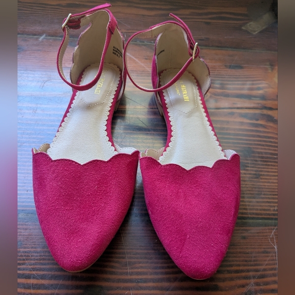 Isaac Mizrahi New York Pink Suede Scalloped Flats - Picture 1 of 4